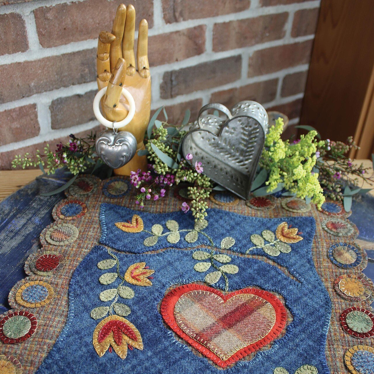 Wool Applique Heirlooms Book